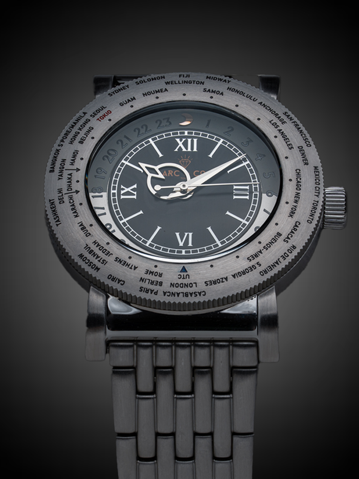 Engraved city bezel on WORLD TIME